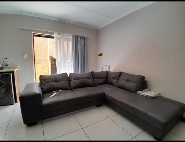 1 BEDROOM APARTMENT FOR SALE IN ROOIHUISKRAAL NORTH